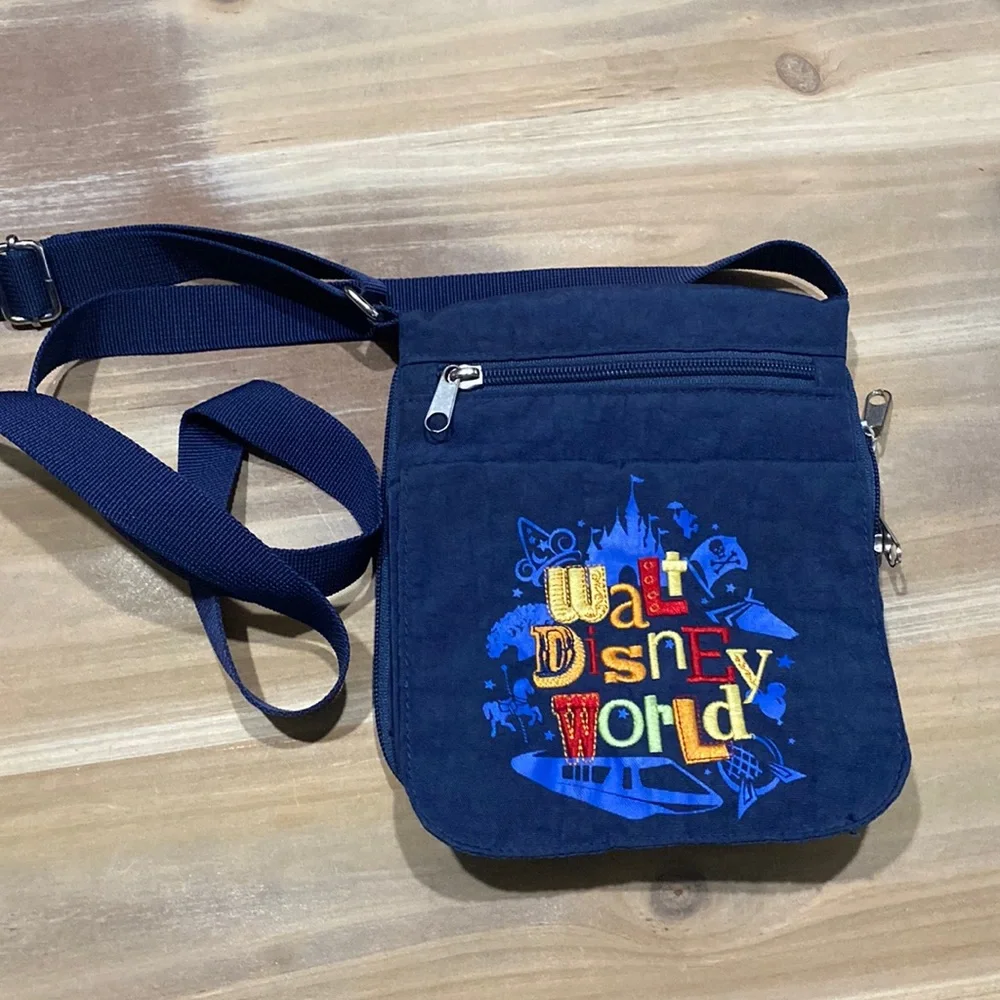 WALT DISNEY WORLD PARKS AUTHENTIC ORIGINAL EMBROIDERED NYLON CROSSBODY PURSE